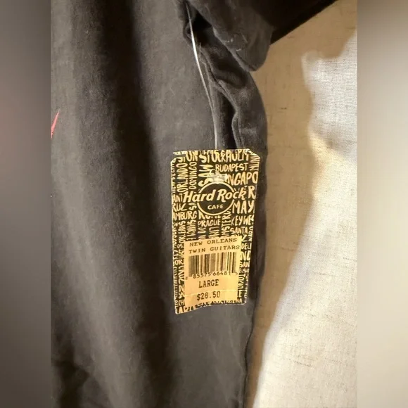 Hard Rock Cafe Men's Charcoal and Red Graphic Tee - Picture 2 of 4